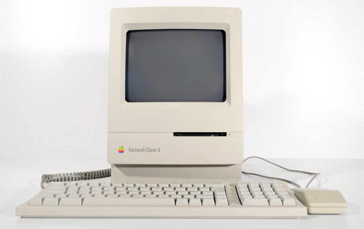 Macintosh Classic II Never trust a computer you can't lift!